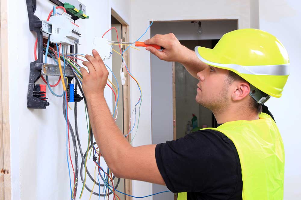 Comment estimer le prix d&rsquo;une rénovation électrique ?