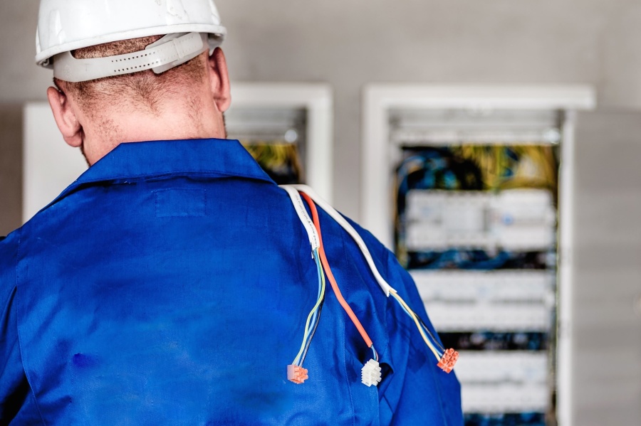 Conseils pour bien choisir votre électricien