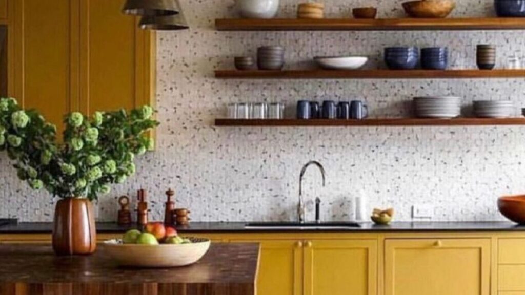 Comment intégrer une cuisine jaune moutarde et gris dans votre intérieur ?
