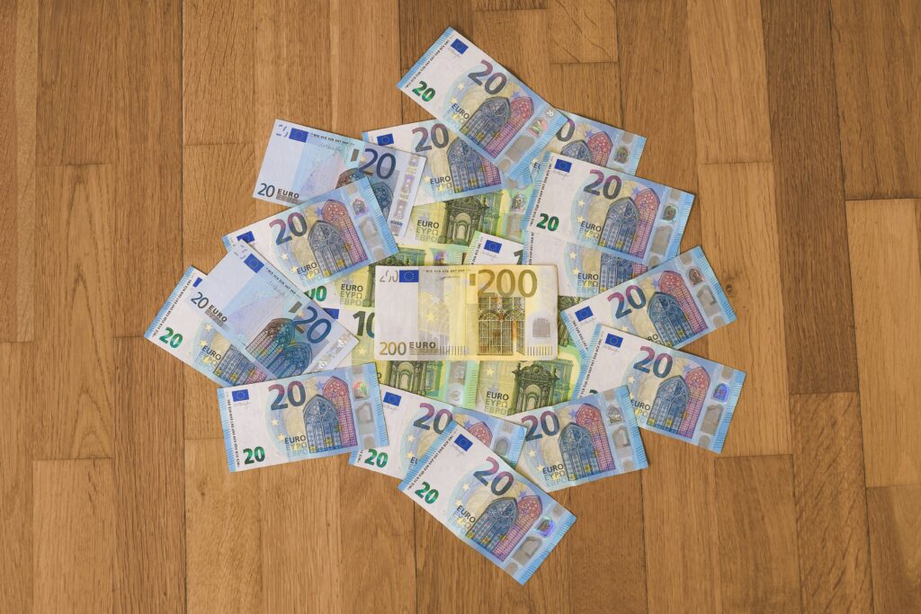 réduisez votre facture d'électricité grâce à nos conseils et astuces pour économiser de l'énergie dans votre foyer.