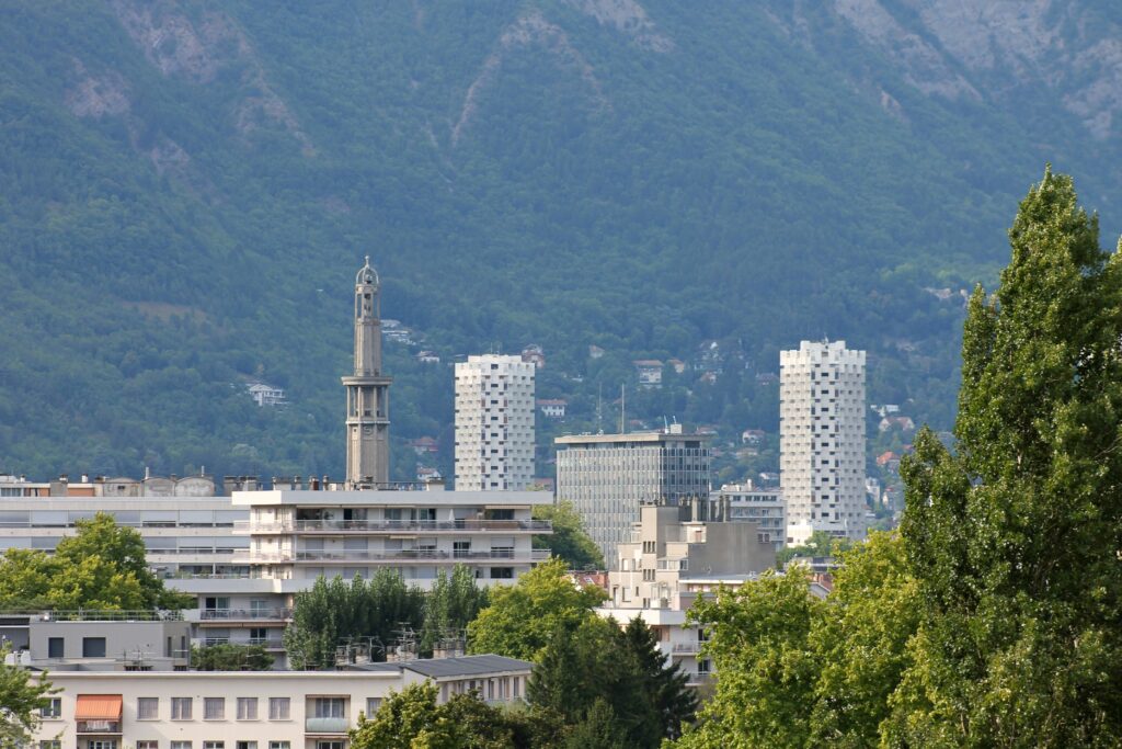 découvrez les défis et enjeux de l'électricité à grenoble avec des solutions innovantes et durables. explorez les challenges electricity grenoble pour une transition énergétique réussie.