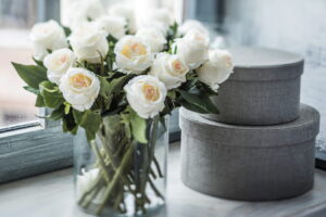 Comment choisir le bon vase pour mettre en valeur vos fleurs ? Un guide complet