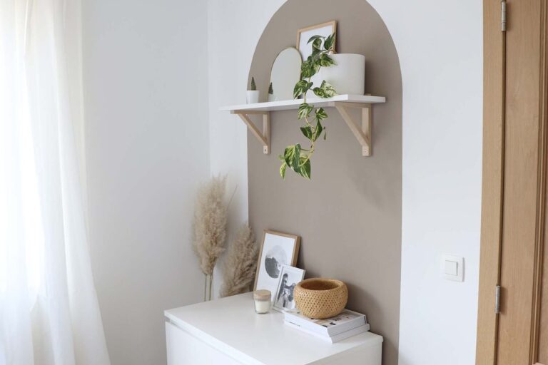Comment créer une arche de peinture murale dans votre salon ?