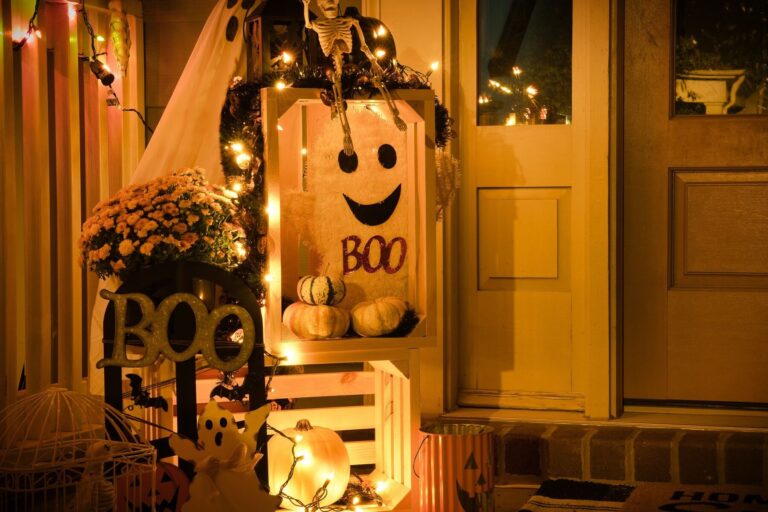 Comment décorer votre porte pour Halloween avec un style unique ?