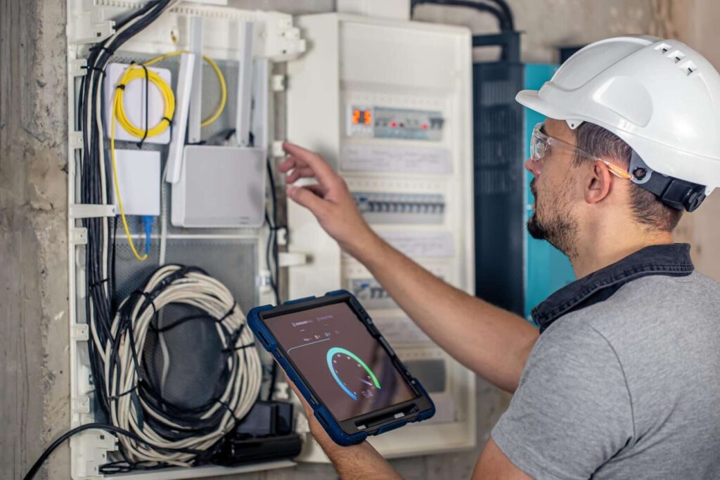 Faut-il souscrire un contrat de maintenance pour vos installations électriques ?