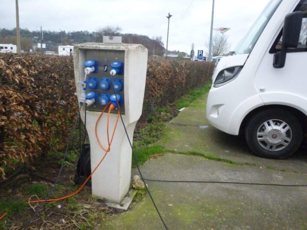 Où trouver des aires de camping-car avec électricité ?