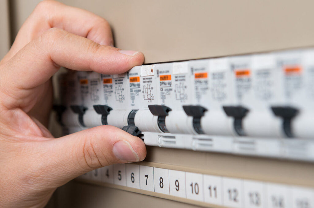 Pourquoi les coupures d'électricité sont-elles si fréquentes ?