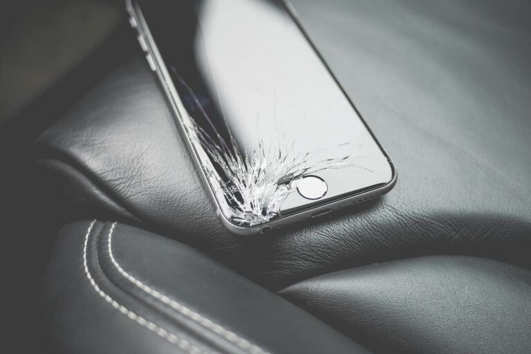 Réparer un smartphone écran cassé : étapes clés