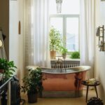 Comment créer une salle de bain rétro chic : astuces et inspirations