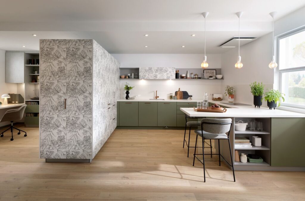 Comment intégrer des couleurs foncées dans votre décoration intérieure sans assombrir vos pièces ?