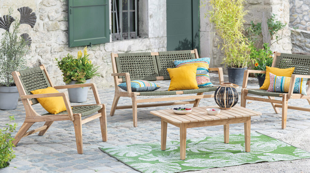 Comment aménager un coin cosy dans votre jardin avec la collection Salon de Jardin Hyba ?