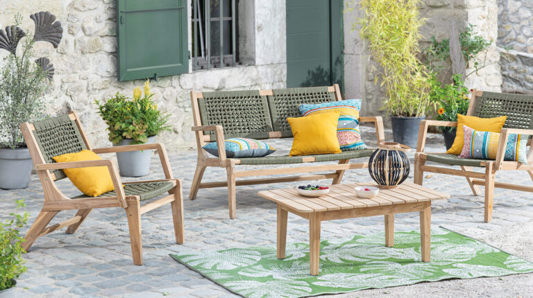 Comment aménager un coin cosy dans votre jardin avec la collection Salon de Jardin Hyba ?