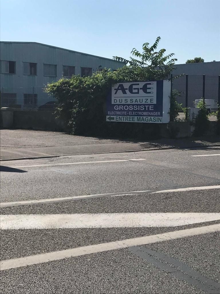 Rayons matériel électrique Décines