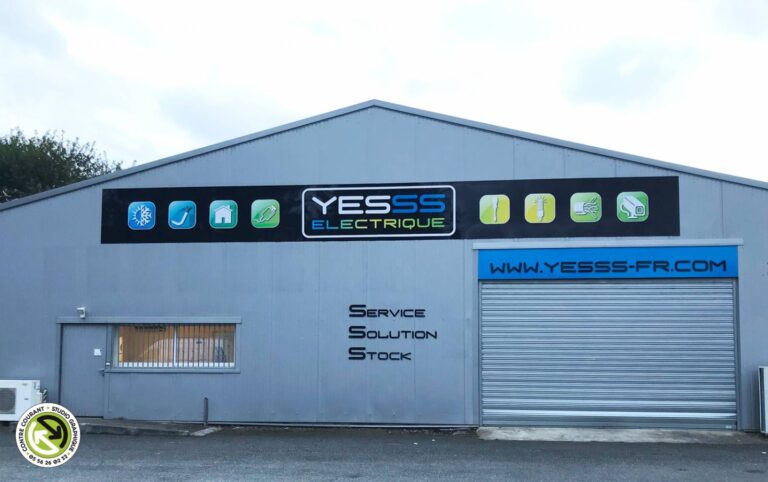 Façade du magasin YESSS Electrique avec enseigne grand format
