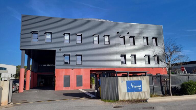 Magasin YESSS Electrique à Fréjus proposant du matériel électrique de qualité