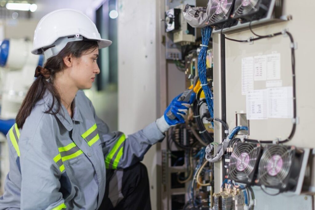 À qui sert une habilitation électrique : importance et bénéficiaire