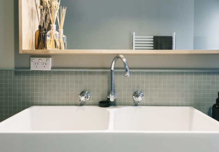 Où installer les prises dans une salle de bain ?
