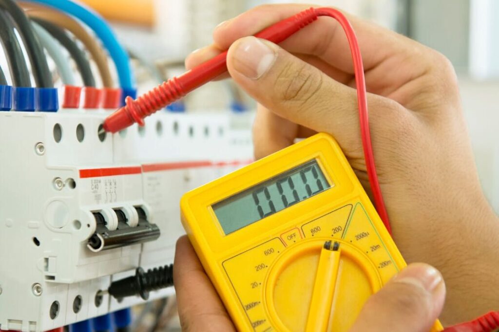 Pourquoi les connecteurs thermo-fusibles sont indispensables pour les environnements humides ou extérieurs