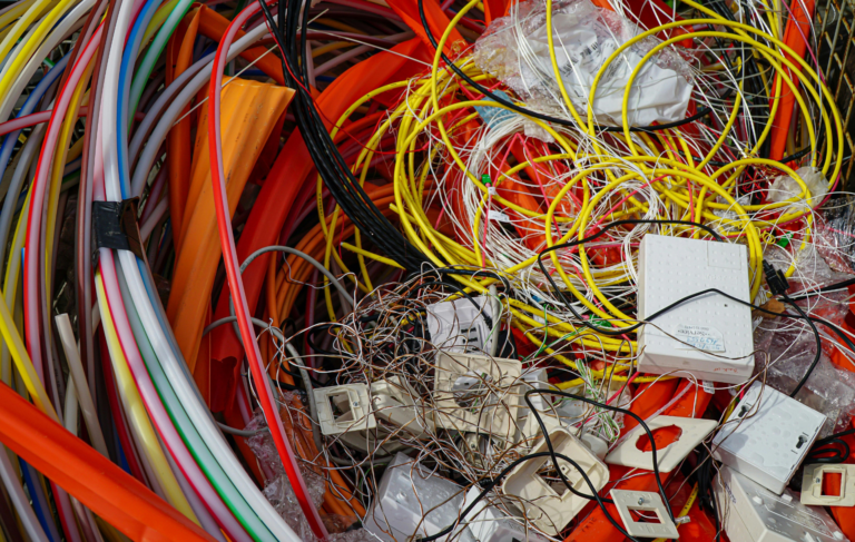 Tri et collecte de déchets électriques et électroniques professionnels