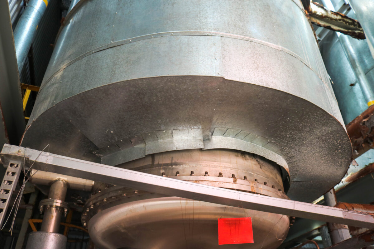 Échangeur de chaleur industriel calorifugé sur un site de production, équipement de récupération de chaleur fatale
